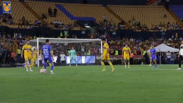 Thauvin vs Gignac in Tigres exhibition game
